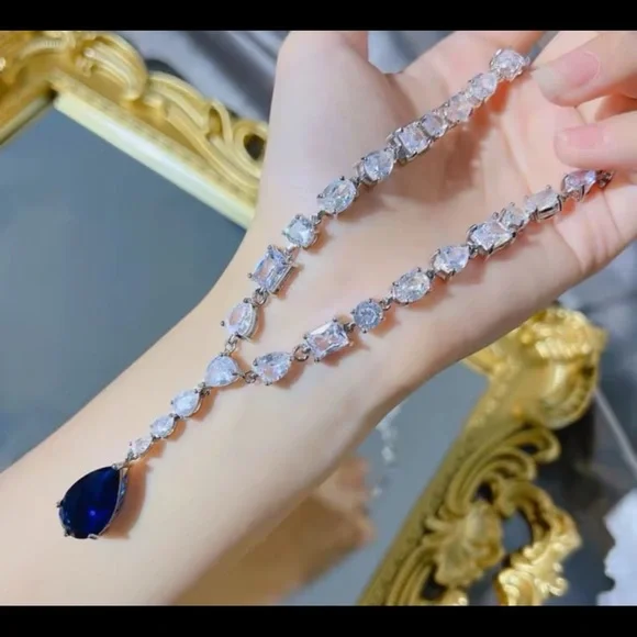 Oval cut sapphire and clear cut drop necklace with genuine swarovski elements - Picture 7 of 13